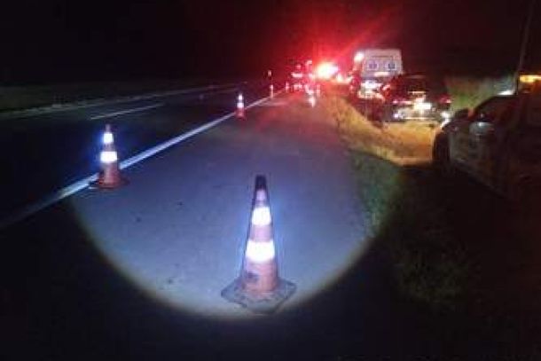 ​Mulher morre após ser atropelada na SP-340