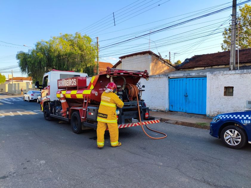 Casa no Tucura pega fogo