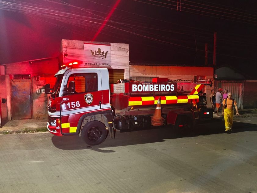 ​Casa pega fogo em Mogi Mirim.