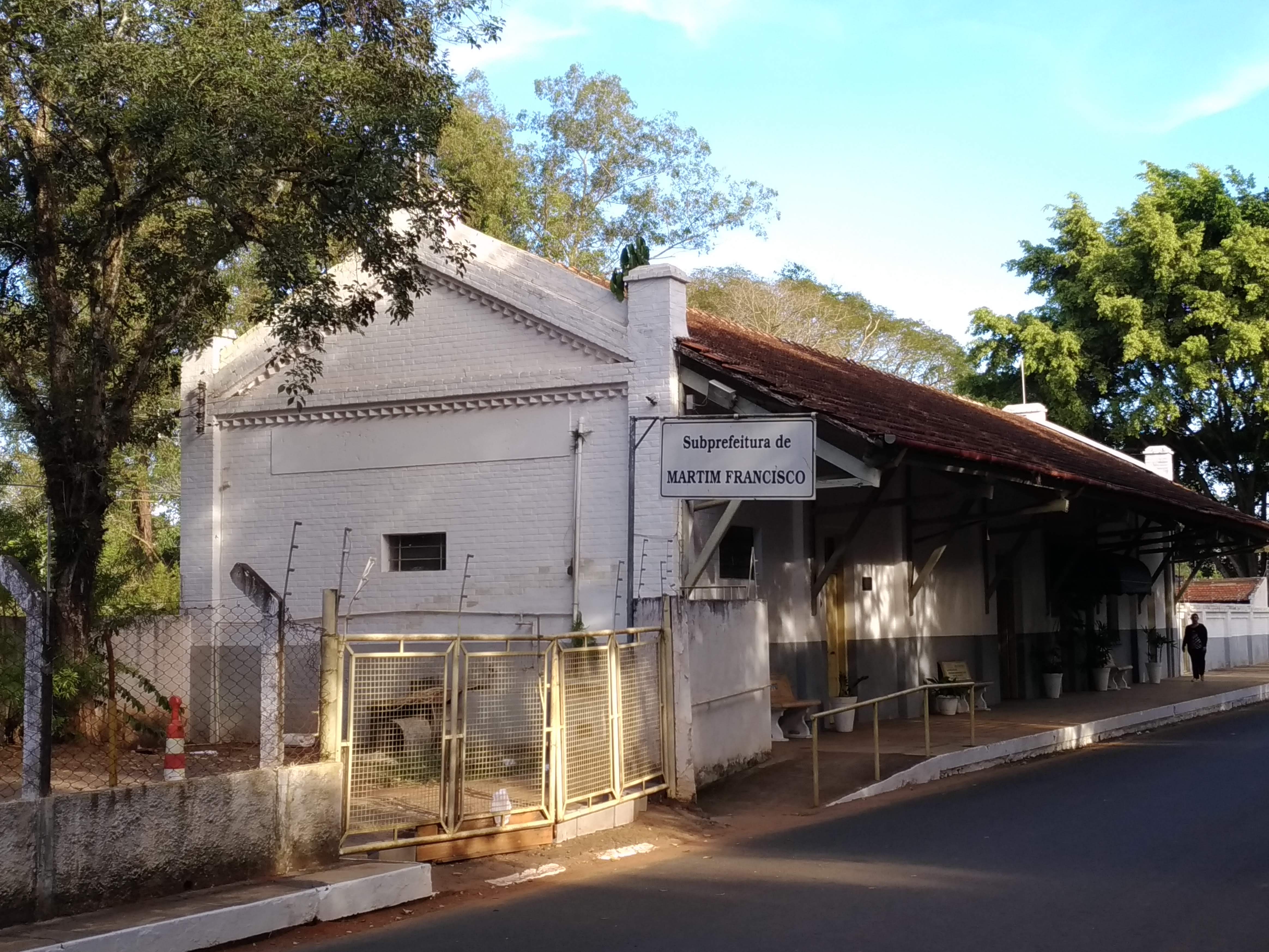 ​Servidor da secretaria de educação reforça equipe da Subprefeitura de Martim Francisco