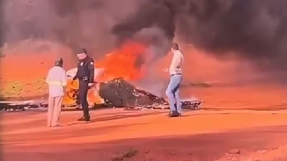 Avião de pequeno porte cai  e  piloto morre carbonizado em Mogi Mirim