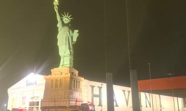 ​Incêndio atinge estátua da Havan .