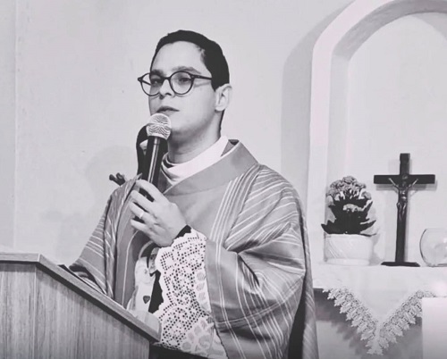 ​Padre Carlos morreu aos 31 anos .