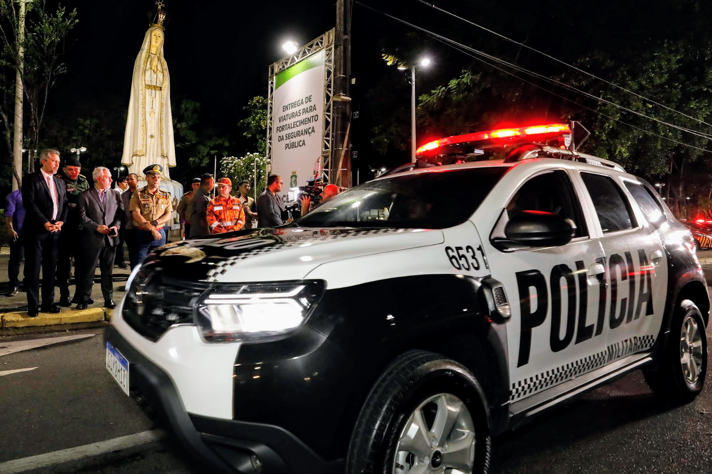 DISE apreende 18 kg de drogas e arma em apartamento .