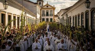 Católicos celebram o Domingo de Ramos.