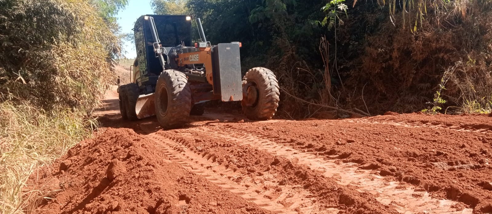 ​MANUTENÇÃO DE ESTRADAS RURAIS PRIORIZA PONTOS COM EROSÃO