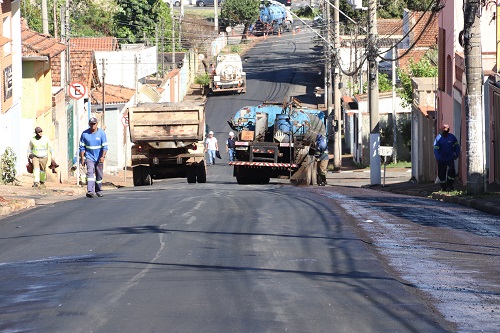 Obras na Rua do Mirante são concluídas com recapeamento total da via